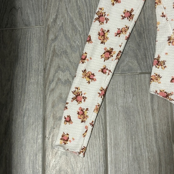 Women's Free People Cream Floral Thermal Shirt - MEDIIUM - Picture 10 of 10